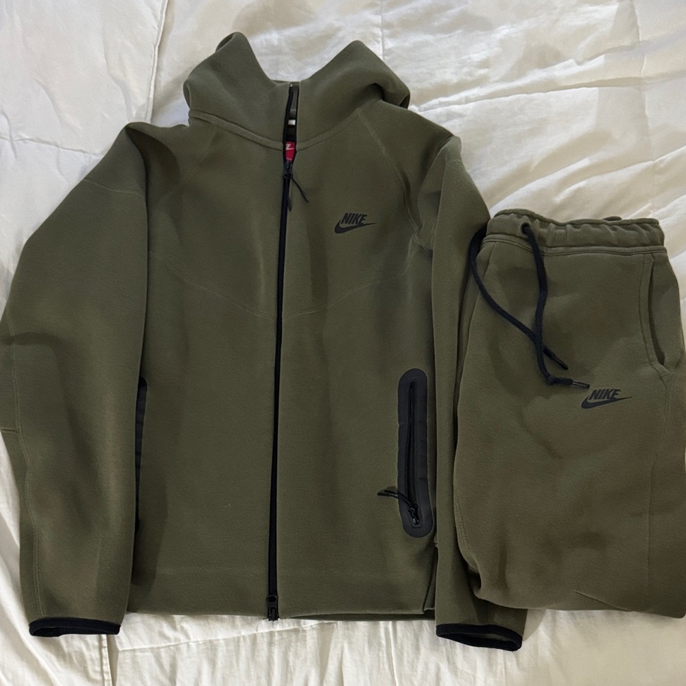 Nike Tech Fleece Full Zip Hoodie + Jogger Set | Olive Green Men’s Medium